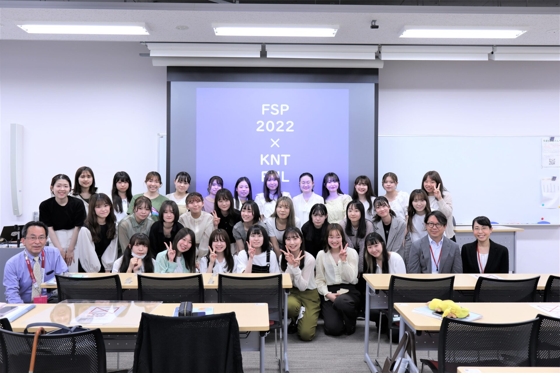 近畿日本ツーリストの企画『若者向けの新たな旅のスタイル』の最終プレゼンをする授業が行われました