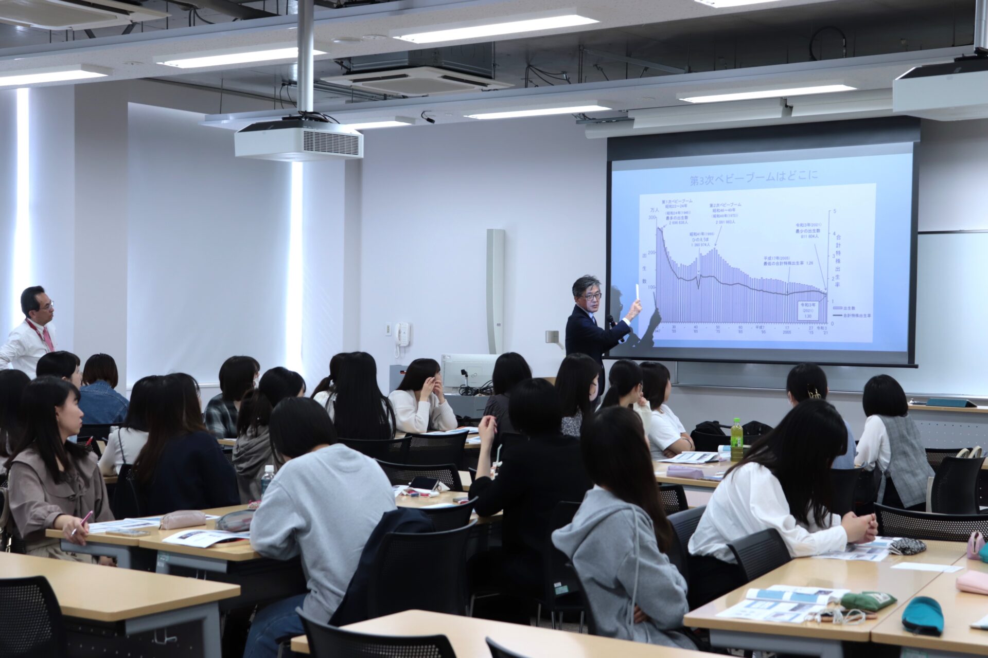 社会がより良くなるためには？「グローバルキャリアデザイン」の授業でILEC理事長による講演が行われました。