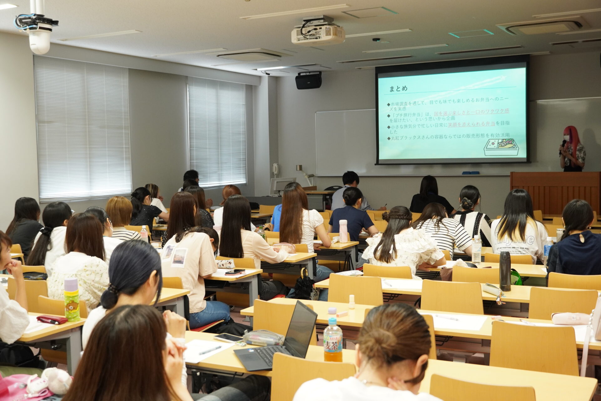 学生が考案！丸紅プラックス株式会社の容器を活用したメニュー提案が、2025年度食生活オープン講座で行われました。