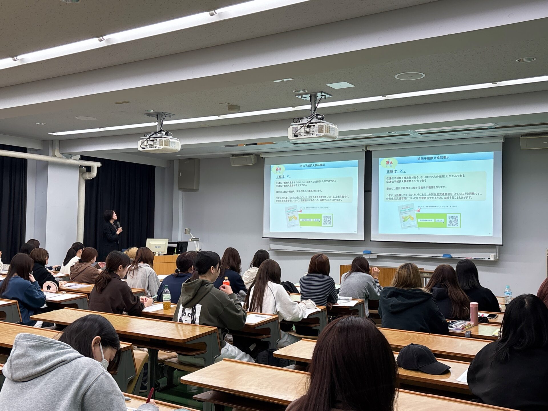 法律の最前線！食品衛生学の授業で、消費者庁食品表示課による特別講義が行われました。