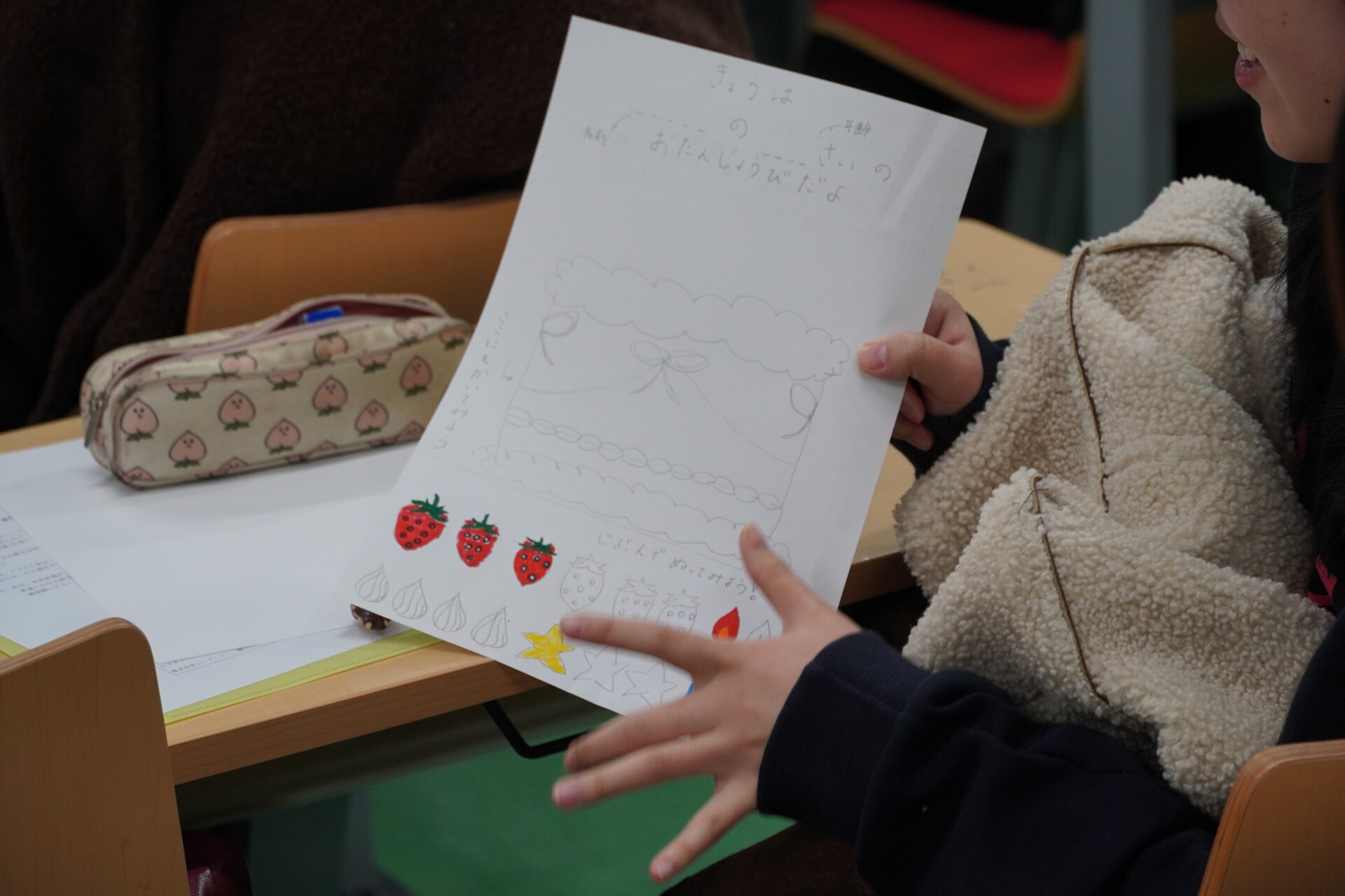 子どもと遊べる紙の遊びを考えよう！「幼児教育法」の授業で子育てアプリ「at Claps（アットクラップス）」のコンテンツを考える実習が行われました。　