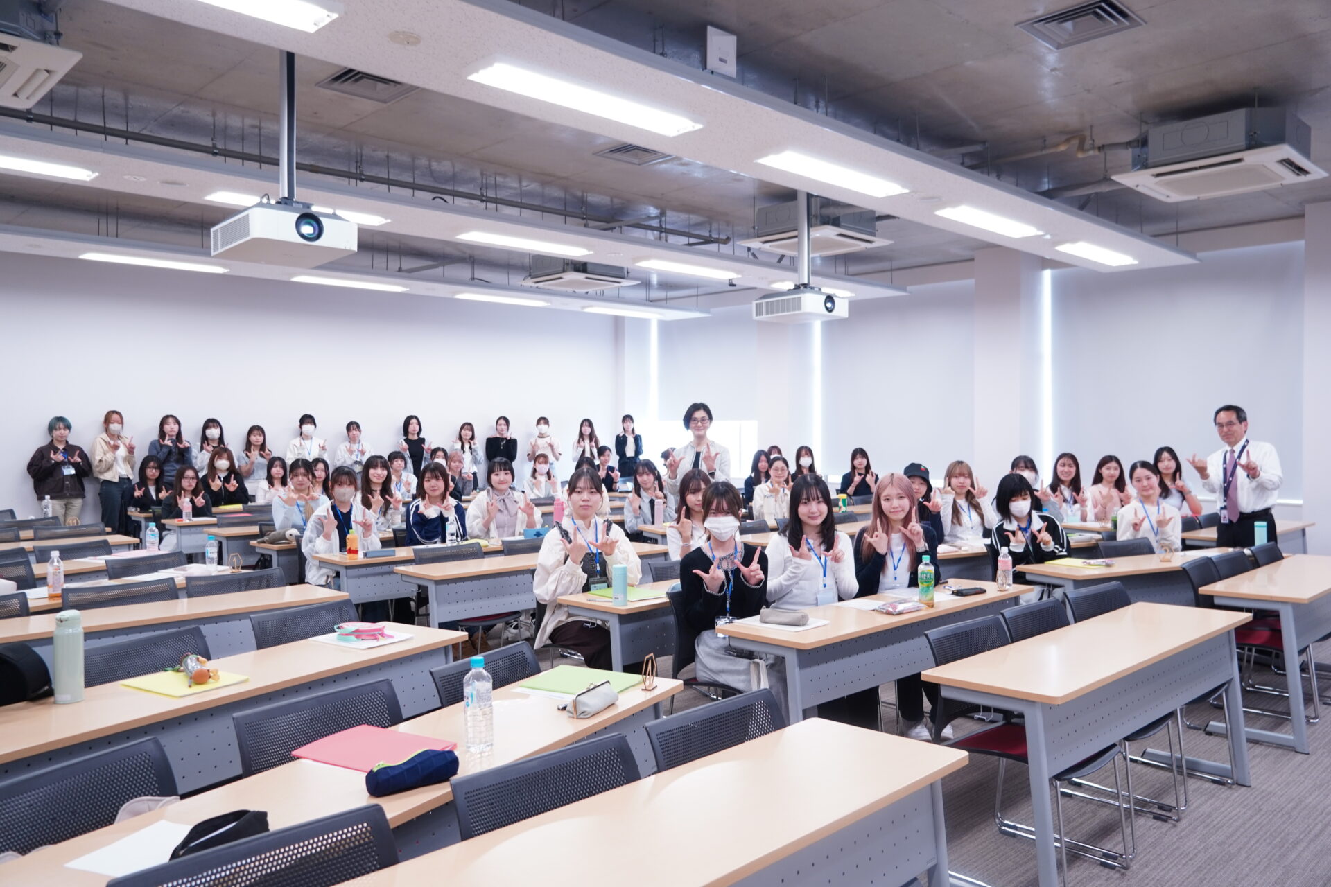 これからの女性のリーダーシップの秘訣は女子大!?「キャリア・ショーケース」の授業でSBI金融経済研究所の理事長が講演を行いました