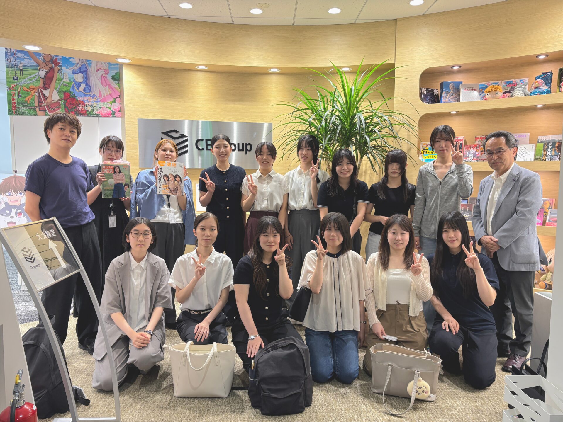 主婦の友社へ訪問し、出版の現場と社会で活きる企画力について学びました。